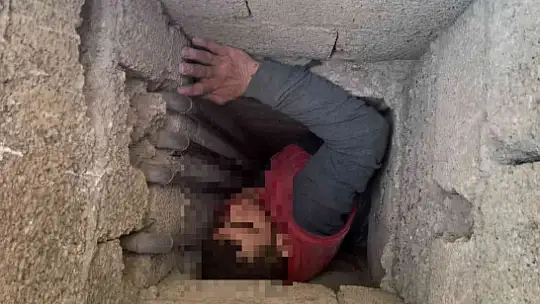 Hırsızlık şüphelisi havalandırma boşluğuna sıkışınca yakalandı