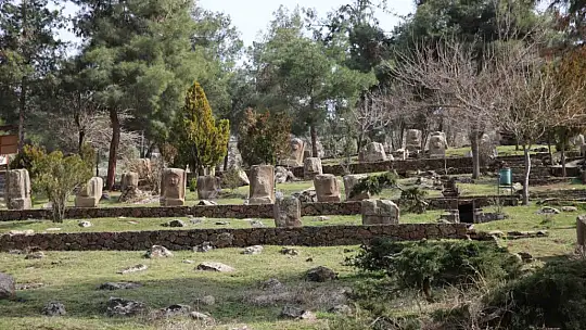 Hitit heykelleri depremden hasarsız kurtuldu