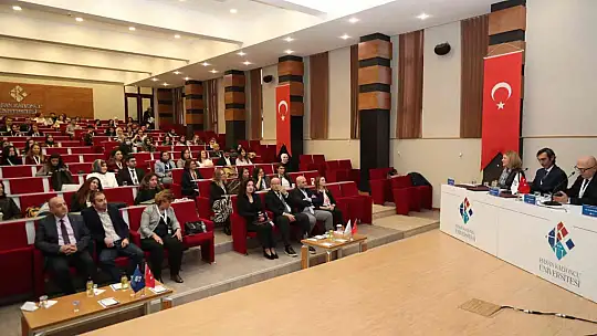 HKÜ'de 'Kadına Yönelik Şiddetle Mücadele' paneli düzenlendi