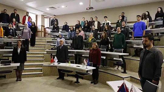 HKÜ'de 'Kadına Yönelik Şiddetle Mücadele Günü' için tiyatro oyunu sergilendi