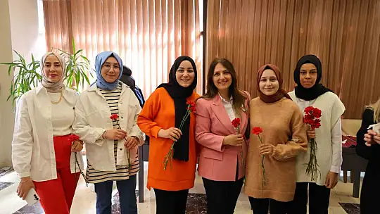 HKÜ'de ilham veren kadınlar buluşması