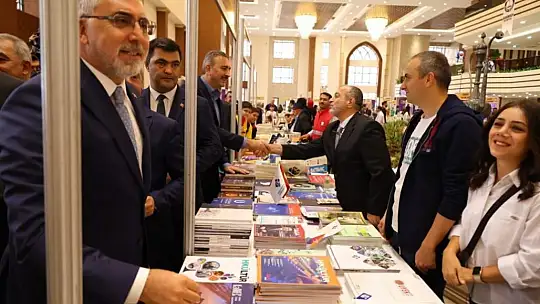 HKÜ, Şahinbey Kitap Günleri'nde kitap tutkunları ile buluştu
