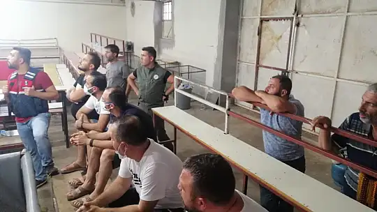 Horoz dövüştürülen çiftliğe baskın: 40 kişiye 60 bin lira ceza