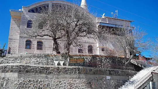 Hz. Ukkaşe Türbesi yeniden ziyarete açıldı