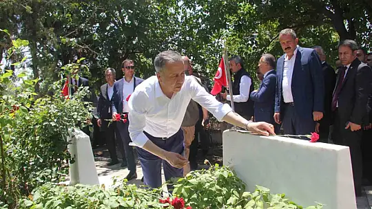 İçişleri Bakanı Ali Yerlikaya İslahiye'de depremzedelerle buluştu