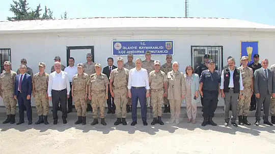 İçişleri Bakanı Ali Yerlikaya İslahiye'de depremzedelerle buluştu
