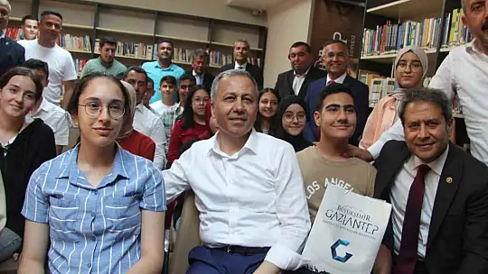 İçişleri Bakanı Ali Yerlikaya İslahiye'de depremzedelerle buluştu