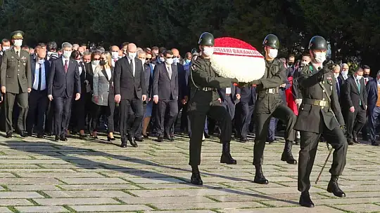 İçişleri Bakanı Soylu 81 ilden gelen muhtarlarla Anıtkabir'i ziyaret etti