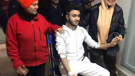 İdrarını içip annesinin çiçeklerini yiyerek hayatta kaldı, 17 yaşındaki Adnan enkaz altındaki 94 saati İHA'ya anlattı