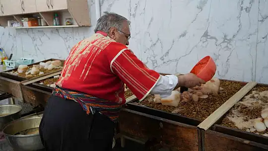 İftar sofralarının vazgeçilmez içeceği meyan şerbeti için yoğun mesai