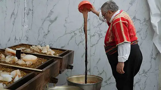İftar sofralarının vazgeçilmez içeceği meyan şerbeti için yoğun mesai