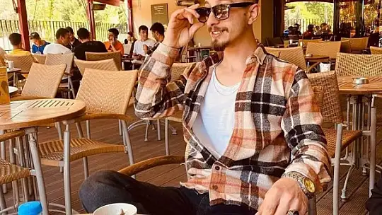 İki araç kafa kafaya çarpıştı: 1 ölü,3 yaralı