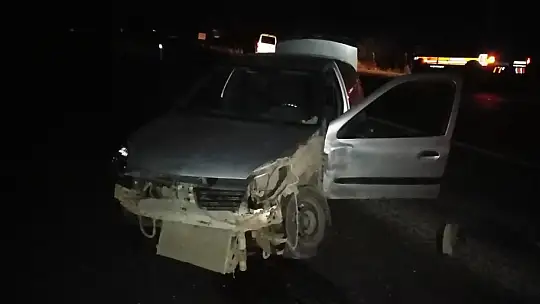 İki otomobilin çarpıştı: 3 kişi yaralandı