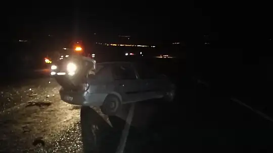 İki otomobilin çarpıştı: 3 kişi yaralandı