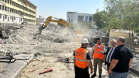 İl Başkanı Çetin, tarih yıkımı yerinde inceledi
