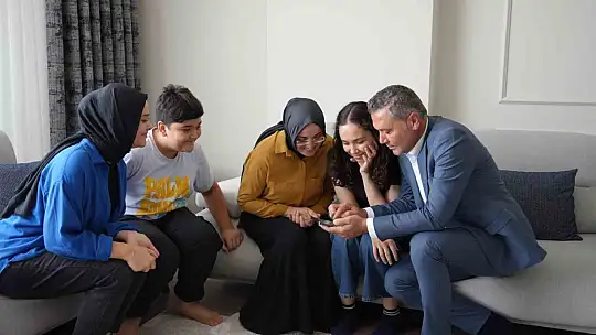İl Milli Eğitim Müdürü'nün kızı YKS'de Türkiye dördüncüsü oldu