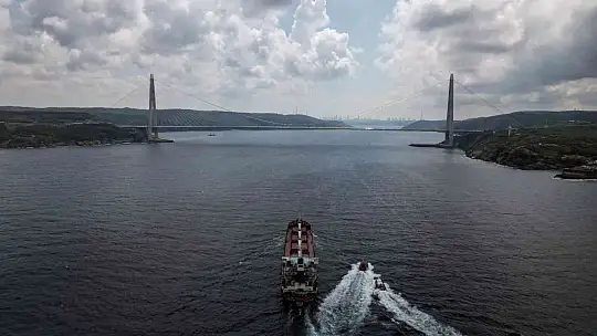 İlk tahıl gemisi 'Razoni' İstanbul Boğazı'ndan geçti