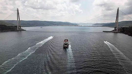 İlk tahıl gemisi 'Razoni' İstanbul Boğazı'ndan geçti