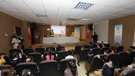İlkokul öğrencilerine trafikte güvenlik eğitimi