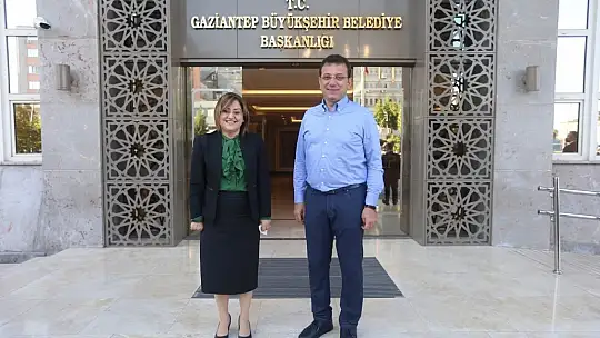 İmamoğlu Fatma Şahin'i ziyaret etti
