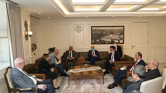 İmamoğlu Fatma Şahin'i ziyaret etti