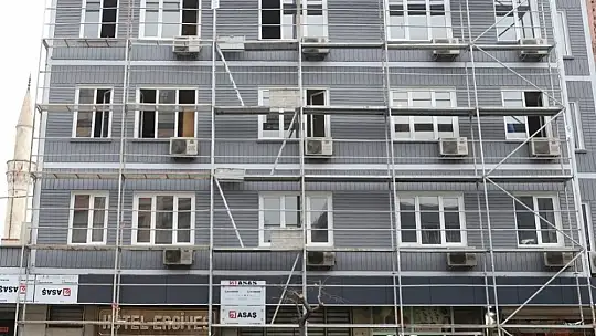 İnönü Caddesi'nde bina cepheleri yenileniyor