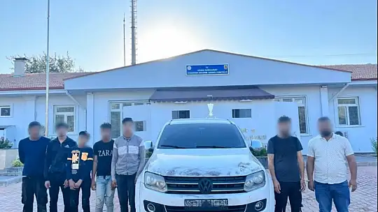 İnsan kaçakçıları polis kılığında suç işliyor