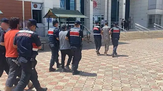 İnsan kaçakçıları polis kılığında suç işliyor
