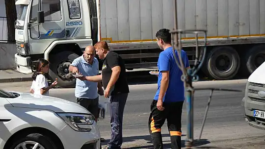 Instagram'ın erişime açılması Gaziantep'te lokma dağıtılarak kutlandı