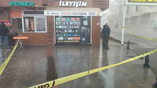 İş yeri önünde bıçaklanan şahıs hayatını kaybetti