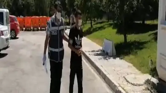 İş yerinden hırsızlık anları güvenlik kamerasında