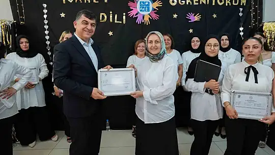 İşaret dilini öğrendiler, sertifika almaya hak kazandılar