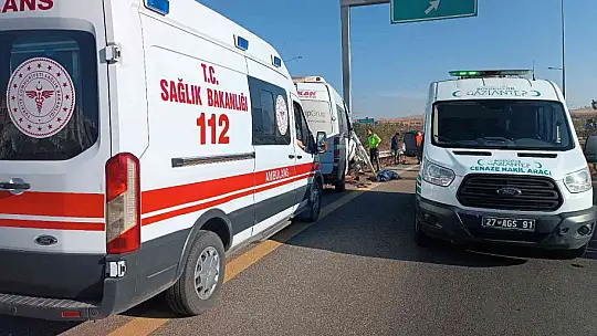 İşçi servisi bariyerlere saplandı: 1 ölü, 5 yaralı