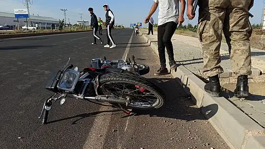 İslahiye'de aracın sıkıştırdığı motor devrildi: 2 yaralı