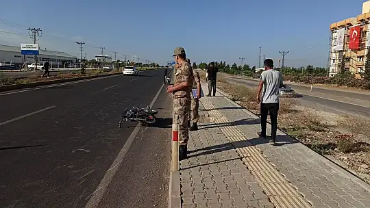 İslahiye'de aracın sıkıştırdığı motor devrildi: 2 yaralı