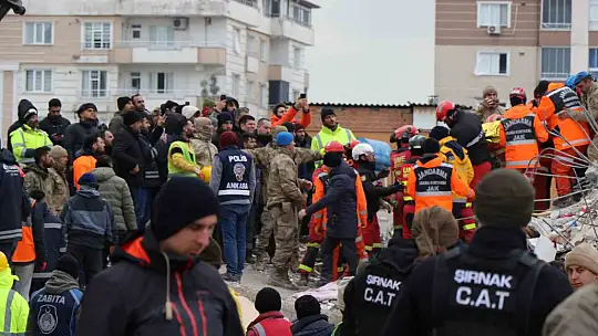 İspanyol ekip 106 saat sonra 2 çocuğu, 108 saat sonra çocukların annesini kurtardı