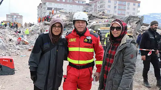 İspanyol ekip 106 saat sonra 2 çocuğu, 108 saat sonra çocukların annesini kurtardı