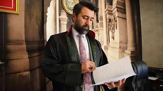 İsveç'te Kur'an-ı Kerim yakan siyasetçiye Türk avukattan suç duyurusu