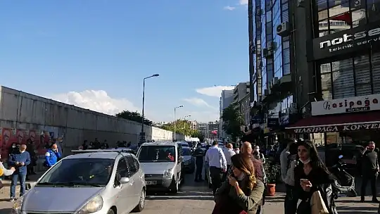 İzmir'de 6.6 büyüklüğünde deprem