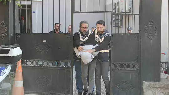 İzmir'de çocuğunun boynuna bıçak dayayan baba tutuklandı