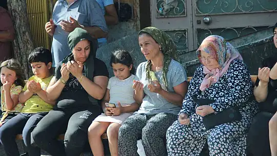 İzmir'deki feci kazada hayatını kaybedenler toprağa verildi
