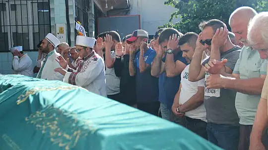 İzmir'deki feci kazada hayatını kaybedenler toprağa verildi