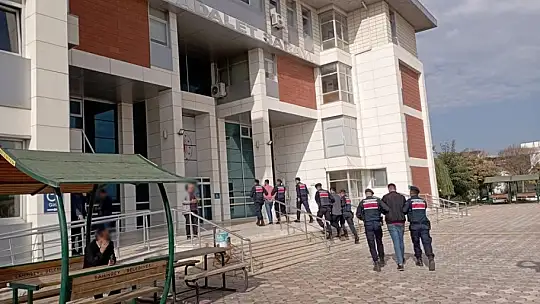 Jandarma cinayet zanlılarını kıskıvrak yakaladı