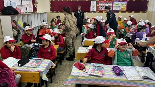Jandarma çocuk hakları gününde çocukları yalnız bırakmadı