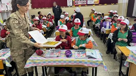 Jandarma çocuk hakları gününde çocukları yalnız bırakmadı
