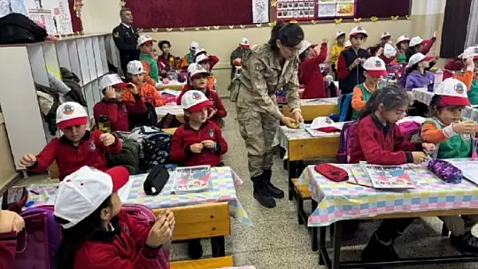 Jandarma çocuk hakları gününde çocukları yalnız bırakmadı