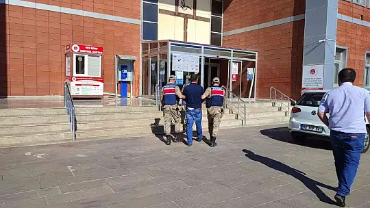 Jandarma firari hükümlüyü kıskıvrak yakaladı