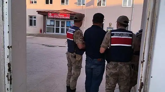 Jandarma firari hükümlüyü kıskıvrak yakaladı