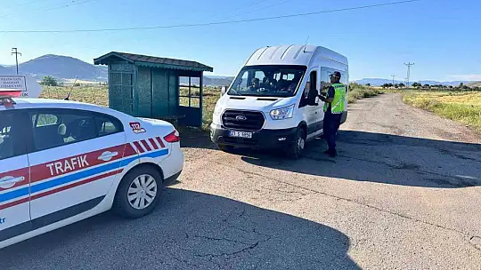 Jandarma okul servis araçları ve motosiklet sürücülerini denetledi
