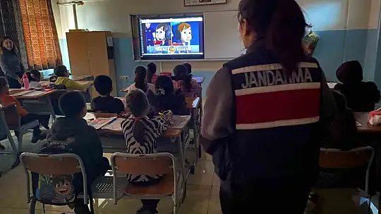 Jandarmadan 2 bin öğrenciye güvenli okul eğitimi